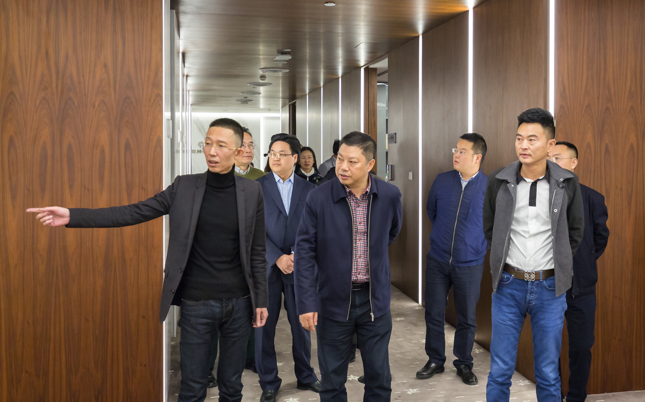 阆中市委市政府考察团莅临集团2.jpg